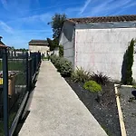 Du Ferrand Au Coeur Des Vignes Σπίτι διακοπών Montagne (Gironde)