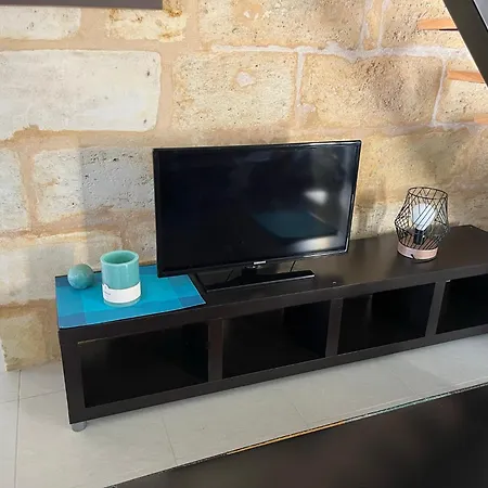 Du Ferrand Au Coeur Des Vignes בית נופש מונטן