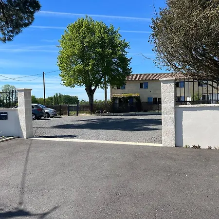 Du Ferrand Au Coeur Des Vignes
