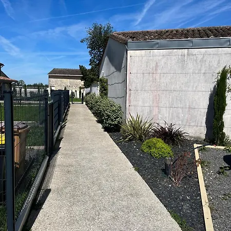 Du Ferrand Au Coeur Des Vignes Hébergement de vacances Montagne (Gironde)